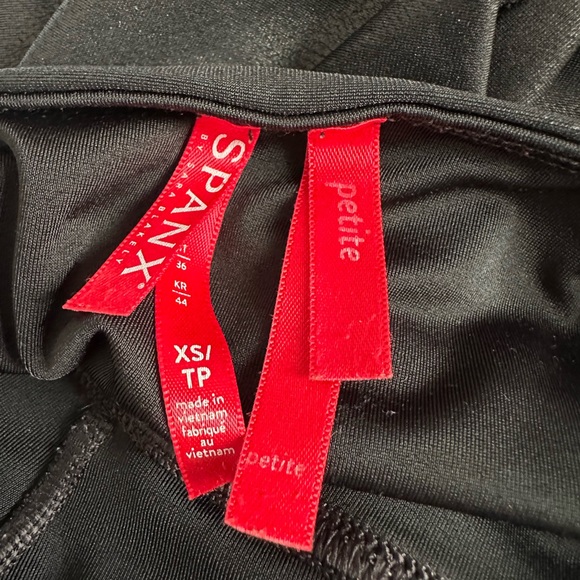 SPANX BLACK FAUX LEATHER PETITE SIZE XSMALL LEGGINGS - Picture 5 of 5